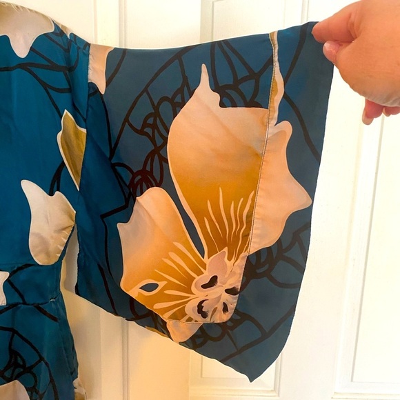 “SOMA” Intimates Luxe Silk Floral Kimono - Picture 8 of 15